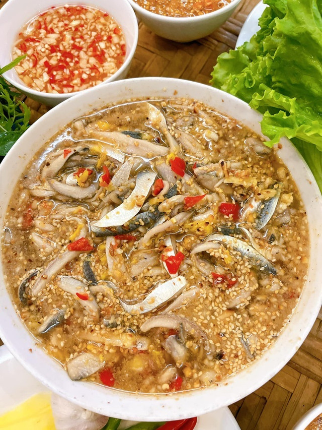 Đặc sản cá trích "ăn tươi nuốt sống" nổi tiếng ở Đà Nẵng - Hình 5 Dac san ca trich