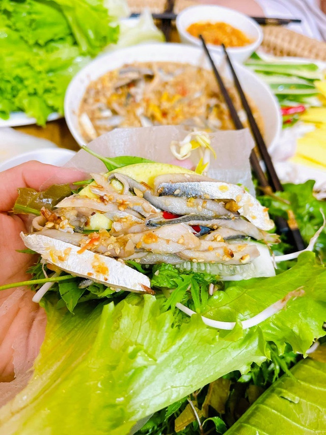Đặc sản cá trích "ăn tươi nuốt sống" nổi tiếng ở Đà Nẵng - Hình 9 Dac san ca trich