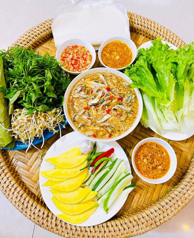 Đặc sản cá trích "ăn tươi nuốt sống" nổi tiếng ở Đà Nẵng - Hình 8 Dac san ca trich