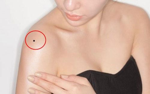 4 nốt ruồi tài lộc, cơ hội trở thành tỷ phú kếch sù sau 1 đêm - Hình 3 4 not ruoi tai loc, co hoi tro thanh ty phu kech su sau 1 dem-Hinh-3