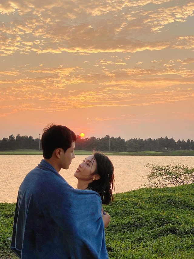 Hậu trường không có trên phim Khả Ngân đút cơm cho Thanh Sơn - Hình 2 Hau truong khong co tren phim Kha Ngan dut com cho Thanh Son-Hinh-2