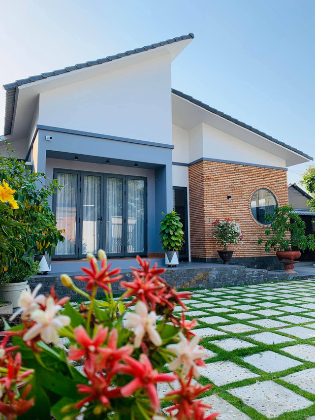 Nhà cấp 4 với bếp xây gạch đỏ dân dã, xung quanh toàn chim quý hiếm ảnh 1 Nhà cấp 4 với bếp xây gạch đỏ dân dã, xung quanh toàn chim quý hiếm ảnh 1
