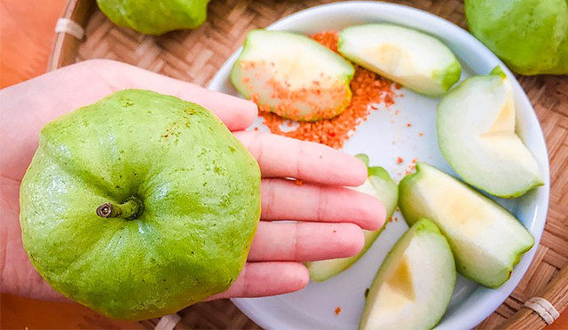 6 điểm cần chú ý khi mua ổi để chọn trúng quả ngon ngọt 6 diem can chu y khi mua oi de chon trung qua ngon ngot