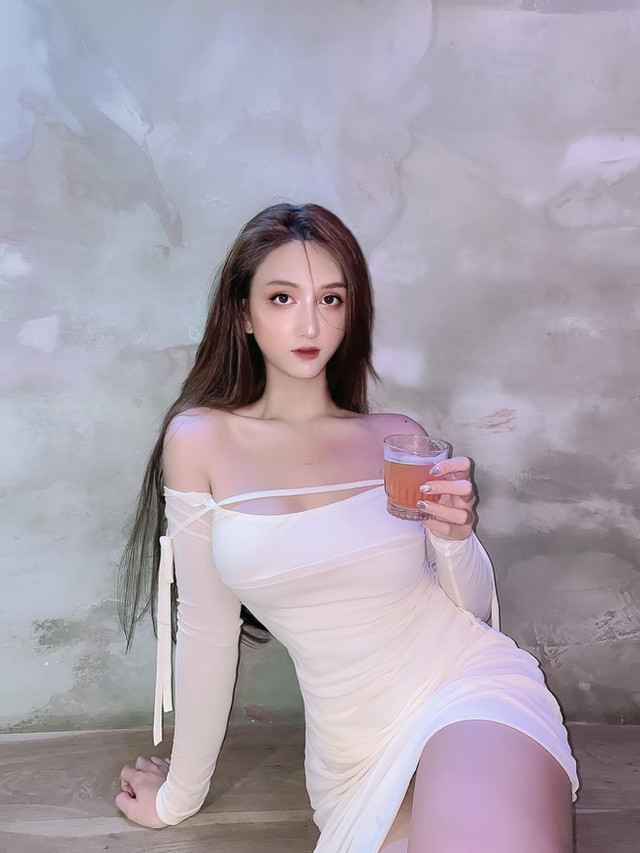 Lịm tim trước thân hình của hot girl chuyển giới Hoàng Học - Hình 5 Lim tim truoc than hinh cua hot girl chuyen gioi Hoang Hoc-Hinh-5