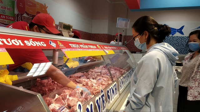 Ngã ngửa với giá thịt lợn tại các chợ, cao gấp mấy lần giá lợn hơi - Hình 2 Nga ngua voi gia thit lon tai cac cho, cao gap may lan gia lon hoi-Hinh-2