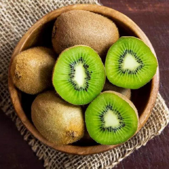 Kiwi xanh cuối mùa tràn ngập trên các group mạng xã hội, giá giảm đáng kể - Hình 3 Kiwi xanh cuoi mua tran ngap tren cac group mang xa hoi, gia giam dang ke-Hinh-3