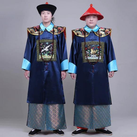 Khi yết kiến vua, vì sao các quan đại thần thường phất hai ống tay áo? - Hình 2 Khi yet kien vua, vi sao cac quan dai than thuong phat hai ong tay ao?-Hinh-2