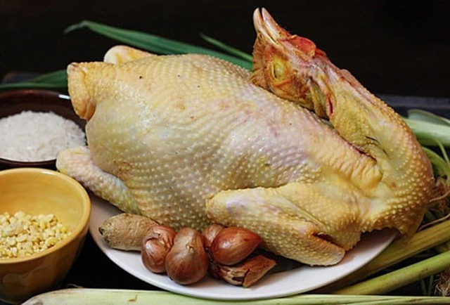 Gà mổ sẵn ở chợ mua về nhất định phải chú ý điểm này Ga mo san o cho mua ve nhat dinh phai chu y diem nay