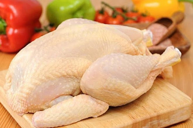 Gà mổ sẵn ở chợ mua về nhất định phải chú ý điểm này - Hình 2 Ga mo san o cho mua ve nhat dinh phai chu y diem nay-Hinh-2