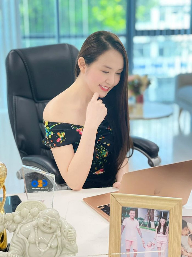 Bà xã Tuấn Hưng gợi ý một vài cách diện đồ công sở thanh lịch - Hình 2 Ba xa Tuan Hung goi y mot vai cach dien do cong so thanh lich-Hinh-2