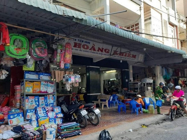 Một tiệm vàng xuất bán 20 tấn vàng nhưng quên chưa nộp tiền thuế? Mot tiem vang xuat ban 20 tan vang nhung quen chua nop tien thue?