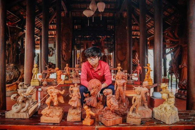 Nghệ nhân 9X với đam mê chạm trổ trên hoa văn gỗ - Hình 4 Nghe nhan 9X voi dam me cham tro tren hoa van go-Hinh-4