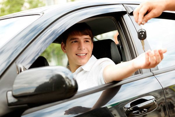 Vợ chồng tôi cãi nhau vì cậu em vợ đòi mượn xe đi chơi Tết Vo chong toi cai nhau vi cau em vo doi muon xe di choi Tet