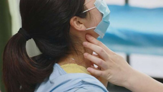 Người phụ nữ 30t có u tuyến giáp phồng to vì hay ăn món này Nguoi phu nu 30t co u tuyen giap phong to vi hay an mon nay