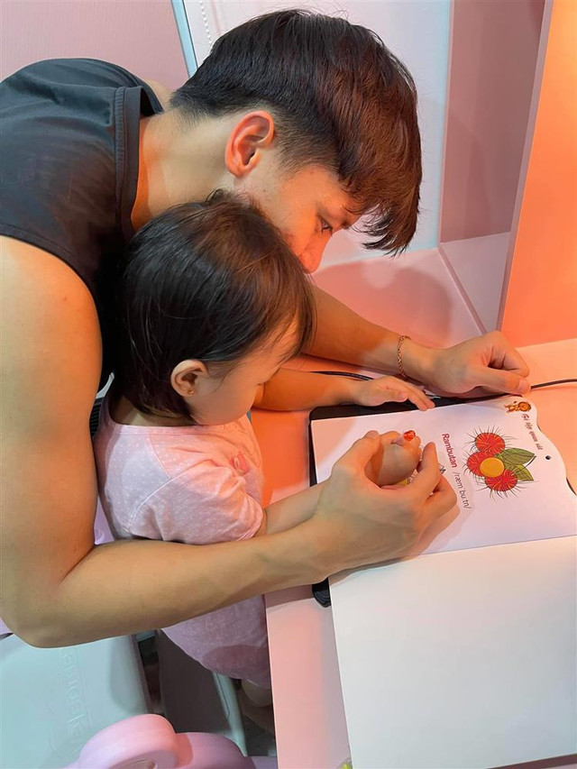 Bà xã Quế Ngọc Hải lộ bụng lùm lùm, sẵn sàng đón "tập 2" - Hình 6 Ba xa Que Ngoc Hai lo bung lum lum, san sang don