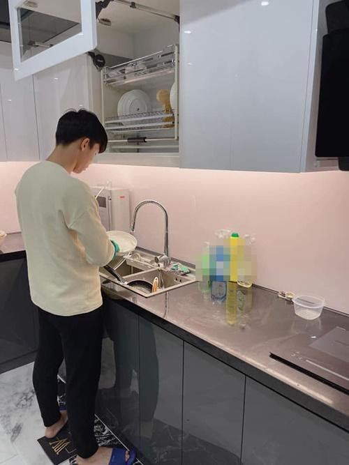 Bà xã Quế Ngọc Hải lộ bụng lùm lùm, sẵn sàng đón "tập 2" - Hình 5 Ba xa Que Ngoc Hai lo bung lum lum, san sang don