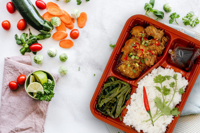 Hậu giãn cách, dân văn phòng TP.HCM tự nấu cơm trưa mang đi làm - Hình 3 Hau gian cach, dan van phong TP.HCM tu nau com trua mang di lam-Hinh-3