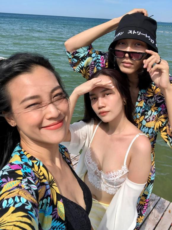 Hé lộ chân dung hai người em kín tiếng của MC Hoàng Oanh - Hình 9 He lo chan dung hai nguoi em kin tieng cua MC Hoang Oanh-Hinh-9