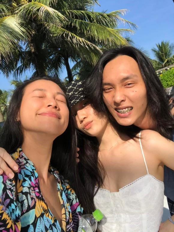 Hé lộ chân dung hai người em kín tiếng của MC Hoàng Oanh - Hình 8 He lo chan dung hai nguoi em kin tieng cua MC Hoang Oanh-Hinh-8