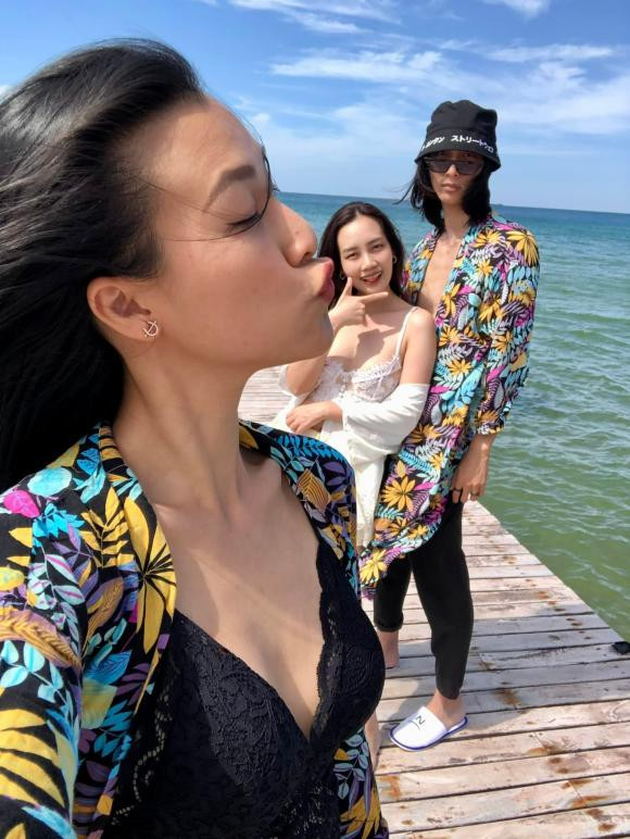 Hé lộ chân dung hai người em kín tiếng của MC Hoàng Oanh - Hình 10 He lo chan dung hai nguoi em kin tieng cua MC Hoang Oanh-Hinh-10