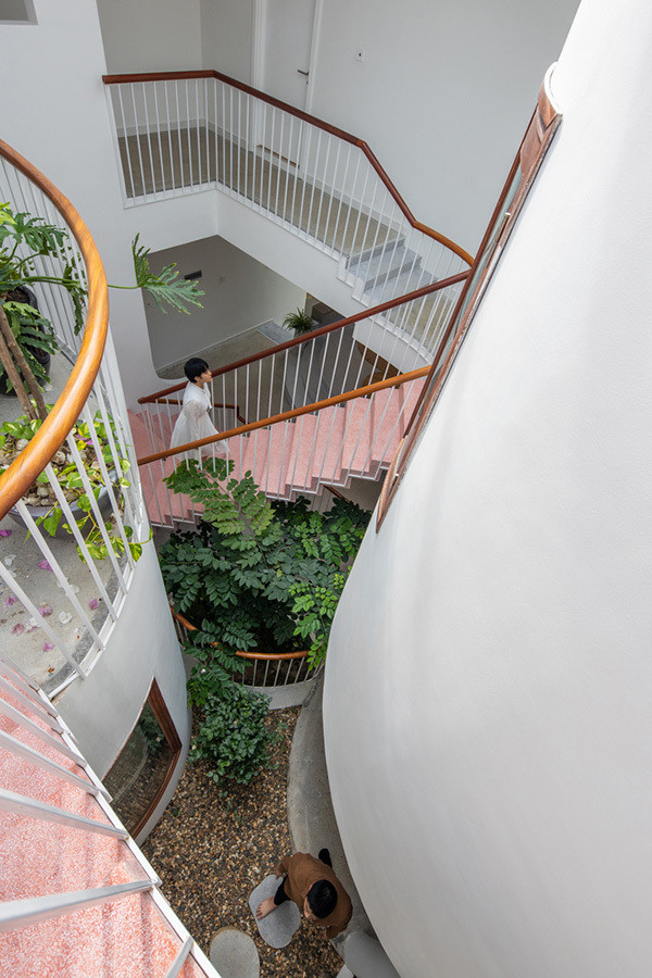 Biệt thự trắng muốt của nữ thiết kế thời trang với kiến trúc tương phản - Hình 10 Biet thu trang muot cua nu thiet ke thoi trang voi kien truc tuong phan-Hinh-10
