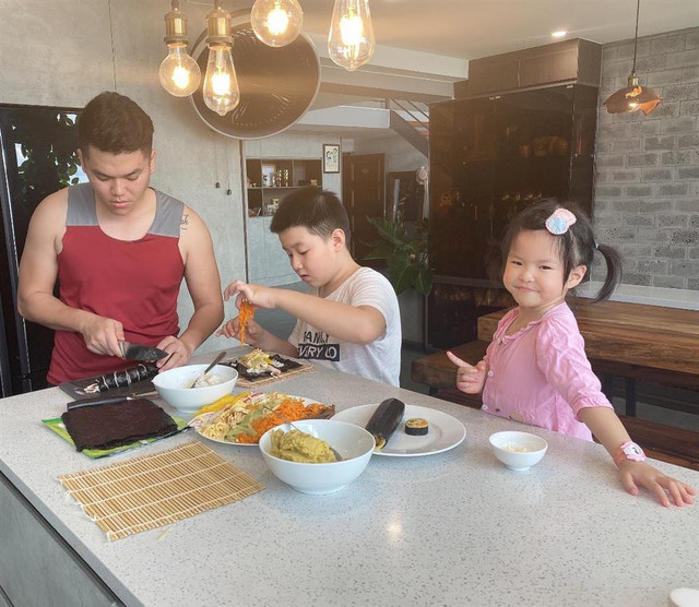 Phản ứng chồng trẻ Lê Phương khi con riêng của vợ bướng - Hình 2 Phan ung chong tre Le Phuong khi con rieng cua vo buong-Hinh-2
