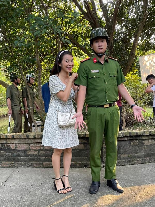 Những mỹ nhân mê trai bất chấp trên phim Việt - Hình 9 Nhung my nhan me trai bat chap tren phim Viet-Hinh-9