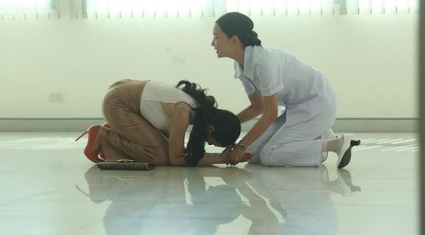 Căm thù nhân tình của chồng, vợ vẫn quỳ cầu xin cô ta cứu con mình - Hình 2 Cam thu nhan tinh cua chong, vo van quy cau xin co ta cuu con minh-Hinh-2