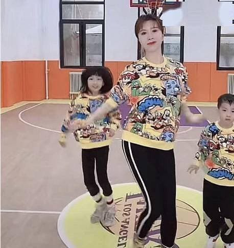 Kim Xảo Xảo gây sốt với nhan sắc "lão hóa ngược" ở tuổi U50 - Hình 8 Kim Xao Xao gay sot voi nhan sac