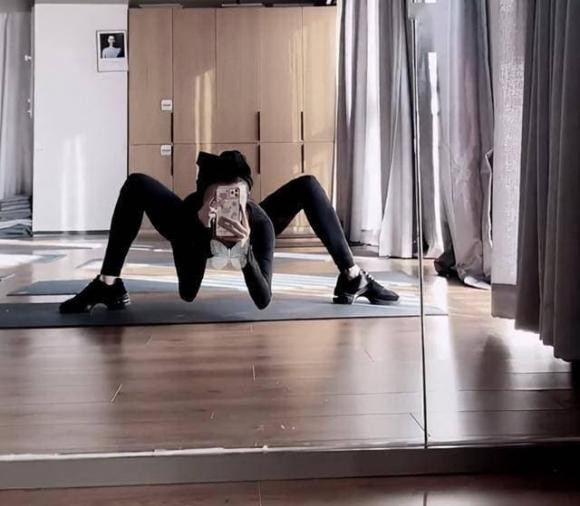 Kim Xảo Xảo gây sốt với nhan sắc "lão hóa ngược" ở tuổi U50 - Hình 3 Kim Xao Xao gay sot voi nhan sac