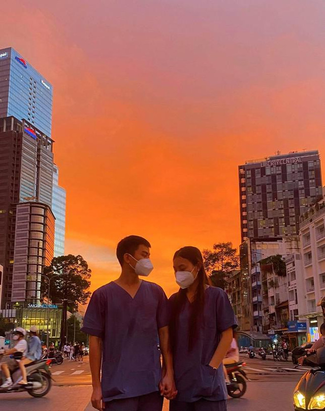 Chàng Hà Nội, nàng Sài Gòn: Cùng nhau chống dịch, rồi lại yêu xa - Hình 3 Chang Ha Noi, nang Sai Gon: Cung nhau chong dich, roi lai yeu xa-Hinh-3