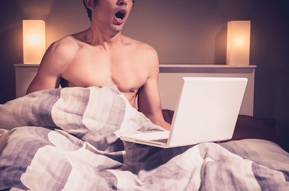 Mấy tháng liền chồng không "đụng chạm", vợ sốc khi biết nguyên nhân May thang lien chong khong