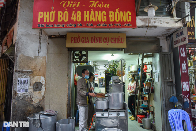 Quán phở lạ đời ở Hà Nội: 40 năm tuyệt đối không dùng chanh, quất Quan pho la doi o Ha Noi: 40 nam tuyet doi khong dung chanh, quat