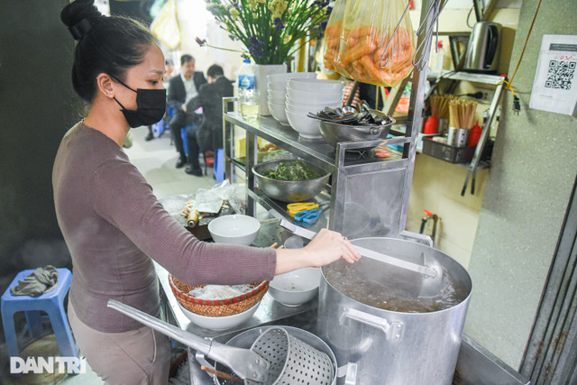 Quán phở lạ đời ở Hà Nội: 40 năm tuyệt đối không dùng chanh, quất - Hình 6 Quan pho la doi o Ha Noi: 40 nam tuyet doi khong dung chanh, quat-Hinh-6