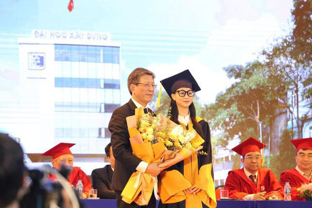 Nữ sinh xuất sắc trở thành thủ khoa ĐH Xây dựng Hà Nội - Hình 8 Nu sinh xuat sac tro thanh thu khoa DH Xay dung Ha Noi-Hinh-8