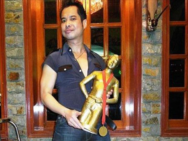 Ngọc Sơn tiêu tiền "khác người": Mua bảo hiểm trinh tiết, tặng quà 7 tỷ Ngoc Son tieu tien