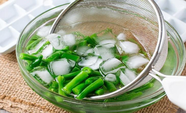 Loạt tác dụng cực hay của đá lạnh nhiều người không ngờ tới Loat tac dung cuc hay cua da lanh nhieu nguoi khong ngo toi