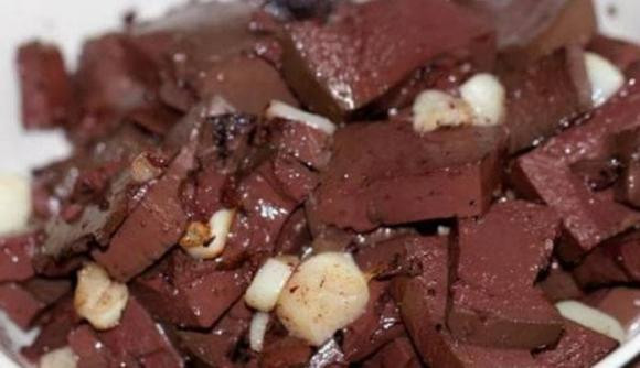 Ăn huyết lợn thường xuyên có tốt cho cơ thể không? - Hình 6 An huyet lon thuong xuyen co tot cho co the khong?-Hinh-6