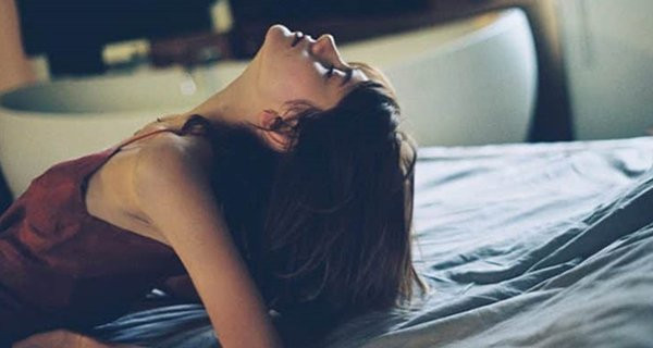 Thời điểm nữ giới không nên làm chuyện ấy vì có thể đẩy nhanh lão hóa Thoi diem nu gioi khong nen lam chuyen ay vi co the day nhanh lao hoa