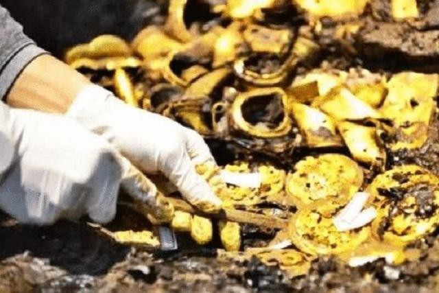 Khai quật mộ cổ 2.000 năm, choáng ngợp thấy sư tử vàng nặng cả tấn - Hình 4 Khai quat mo co 2.000 nam, choang ngop thay su tu vang nang ca tan-Hinh-4