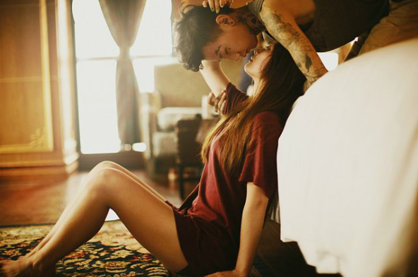 Đang "vụng trộm" dở thì chồng nhân tình bất ngờ đi làm về sớm - Hình 2 Dang