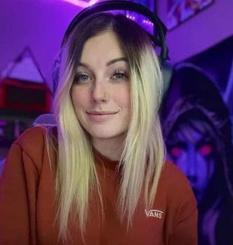 Nữ streamer khóc nức nở trên livestream vì lý do có "1-0-2" - Hình 2 Nu streamer khoc nuc no tren livestream vi ly do co