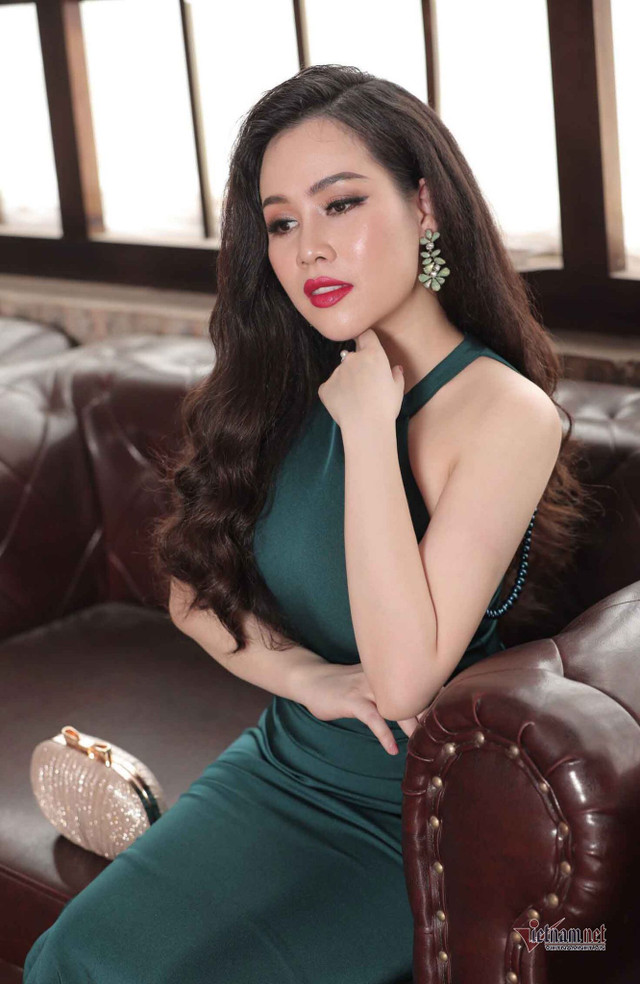 "Diễn viên lùn nhất showbiz Việt" mong sớm đoàn tụ với chồng Tây - Hình 8