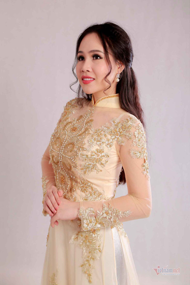 "Diễn viên lùn nhất showbiz Việt" mong sớm đoàn tụ với chồng Tây - Hình 12