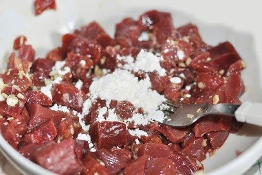 Muốn hầm thịt bò nhanh mà vẫn mềm tan, nhất định phải thêm 1 thứ - Hình 4 Muon ham thit bo nhanh ma van mem tan, nhat dinh phai them 1 thu-Hinh-4