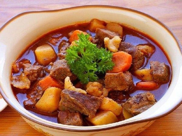 Muốn hầm thịt bò nhanh mà vẫn mềm tan, nhất định phải thêm 1 thứ Muon ham thit bo nhanh ma van mem tan, nhat dinh phai them 1 thu