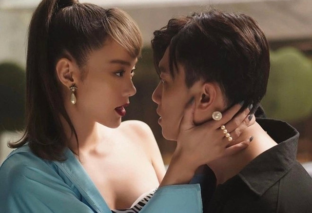 Kiệt sức vì cảnh 18+: “Vợ bầu Trấn Thành” được che chắn kín nhất? - Hình 11 Kiet suc vi canh 18+: “Vo bau Tran Thanh” duoc che chan kin nhat?-Hinh-11