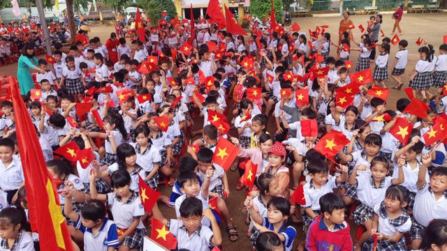 Hà Nội: Khai giảng tổ chức gọn nhẹ, lấy học sinh làm trung tâm Ha Noi: Khai giang to chuc gon nhe, lay hoc sinh lam trung tam