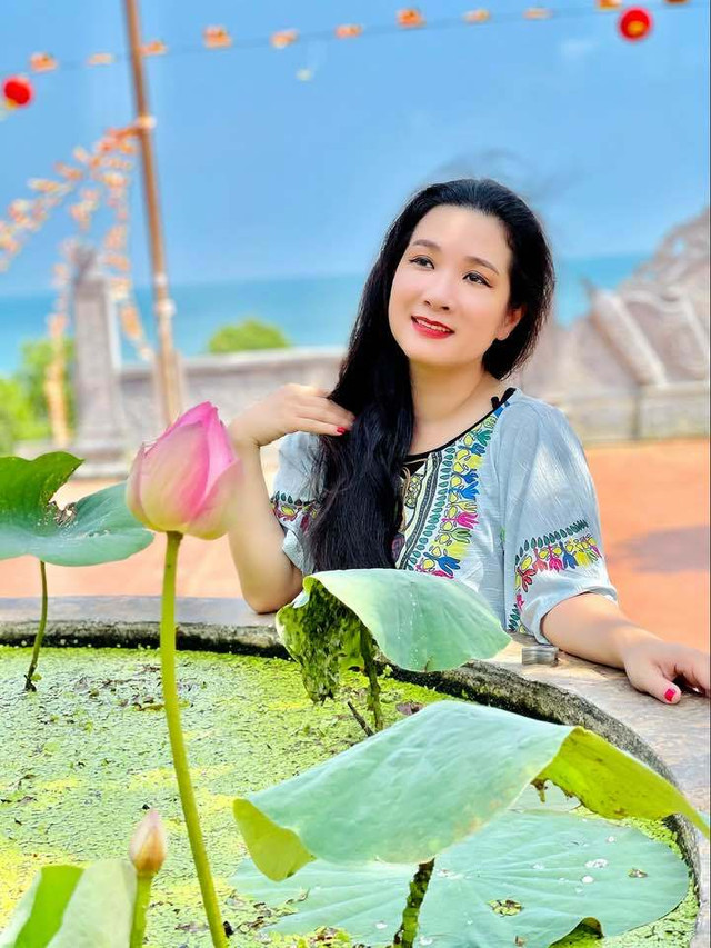Thanh Thanh Hiền tuổi 52: Làm mẹ đơn thân, sống an yên bên con gái - Hình 2 Thanh Thanh Hien tuoi 52: Lam me don than, song an yen ben con gai-Hinh-2