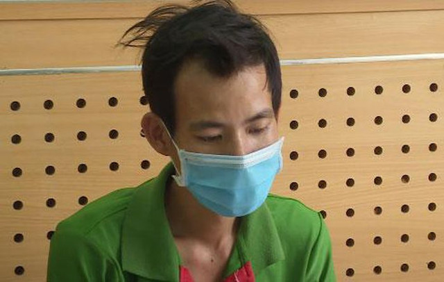 Khởi tố đối tượng lăng mạ, tấn công cán bộ tổ kiểm soát dịch Covid-19 Khoi to doi tuong lang ma, tan cong can bo to kiem soat dich Covid-19
